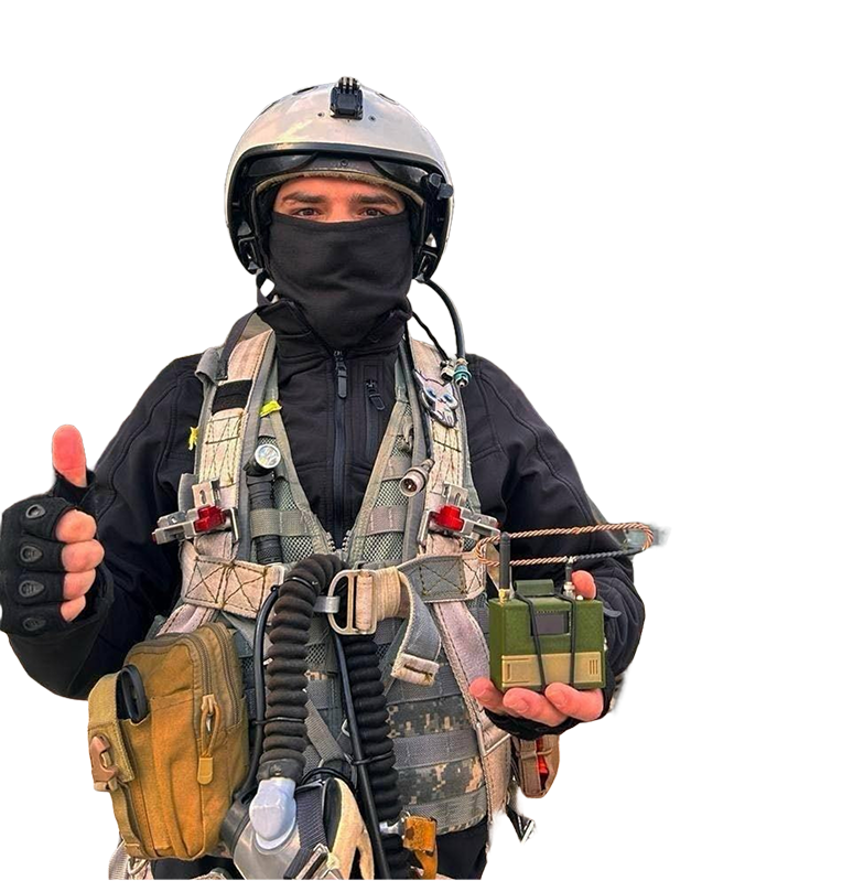 Karavīrs ar Tsukorok dronu detektoru